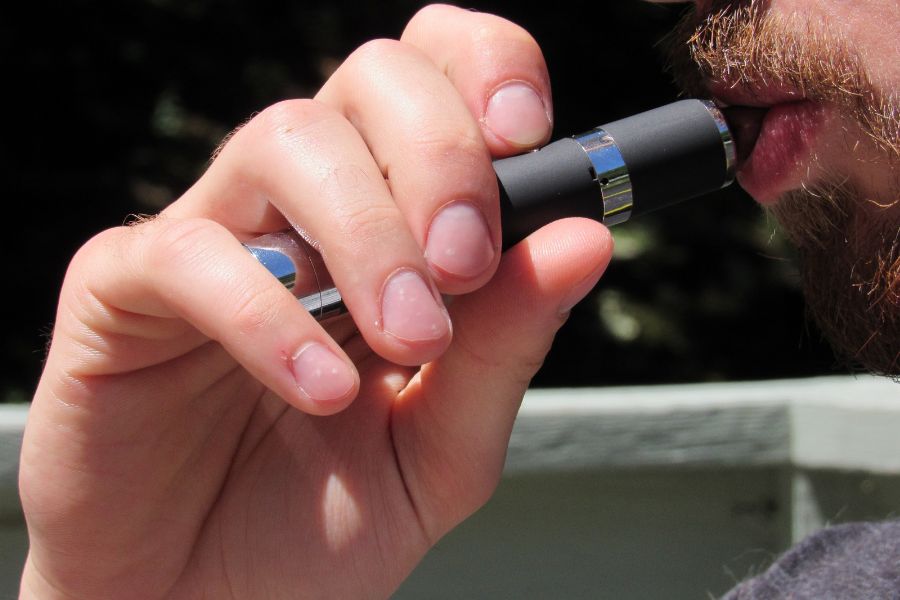 A THC user who is relapsing using a vape.